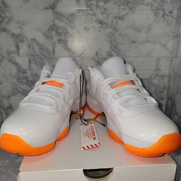 NEW Women’s Air Jordan 11 Retro Low Bright Citrus- US 7 - Picture 4 of 9